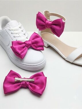 Nike White Women's Sneakers with Removable Hot Pink Bow Clips